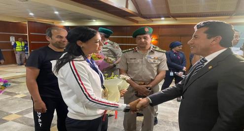 بعد عودتهما من دورة البحر المتوسط.. وزير الرياضة يستقبل بسنت حميدة وإيهاب عبد الرحمن (صور)